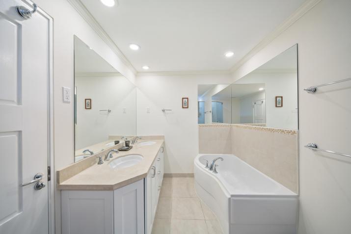 For Sale Condominiums at Palm Beach Unit 104 Barbados Master Bathroom With Tub