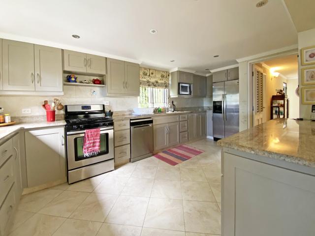 For Sale Sweet Lime South Ridge Barbados Kitchen with Oven